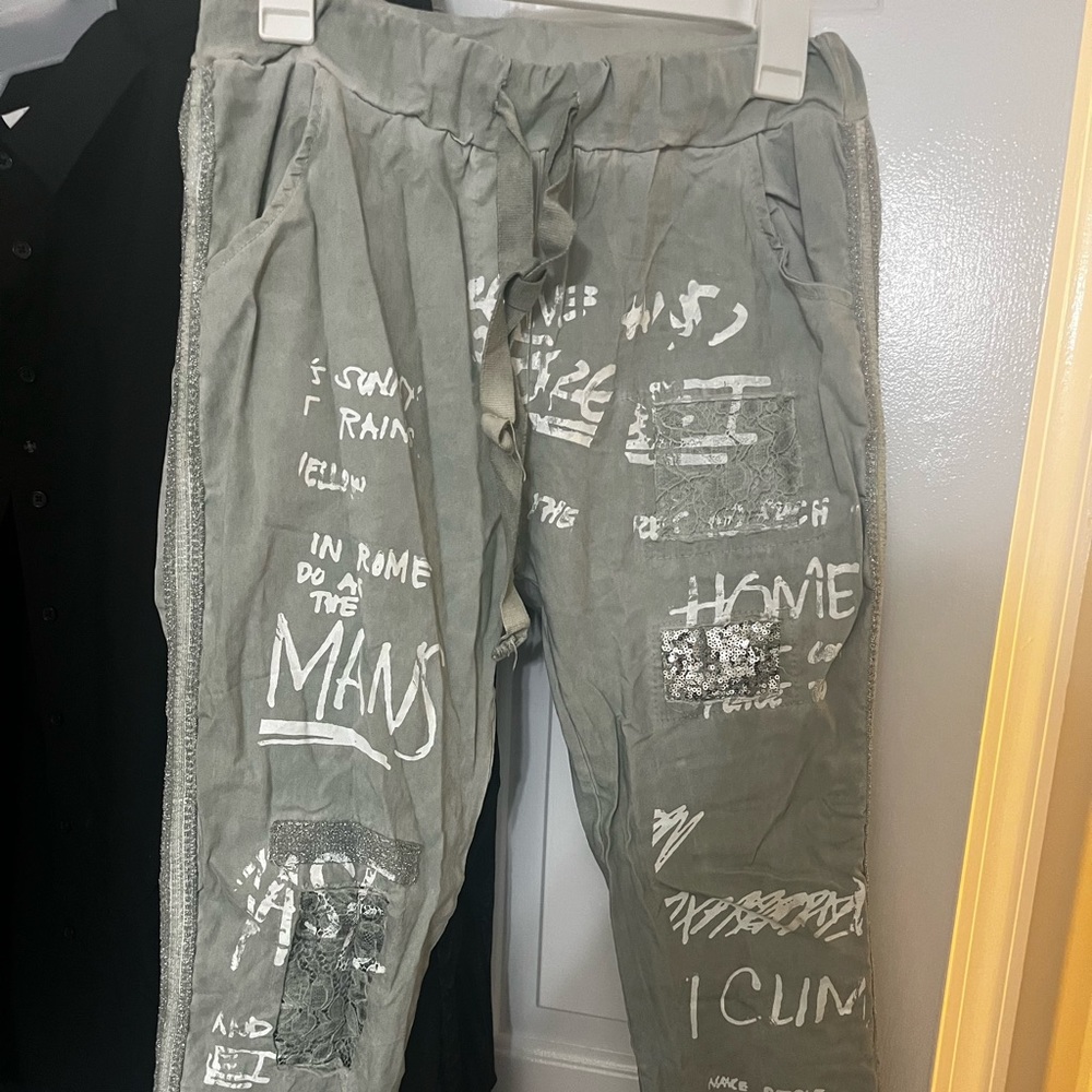 Nwot medium Italian pants. Amazing quality & brand!